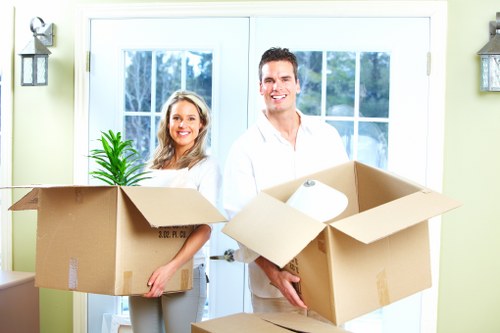 Local moving team assisting with flat removals in Boundsgreen